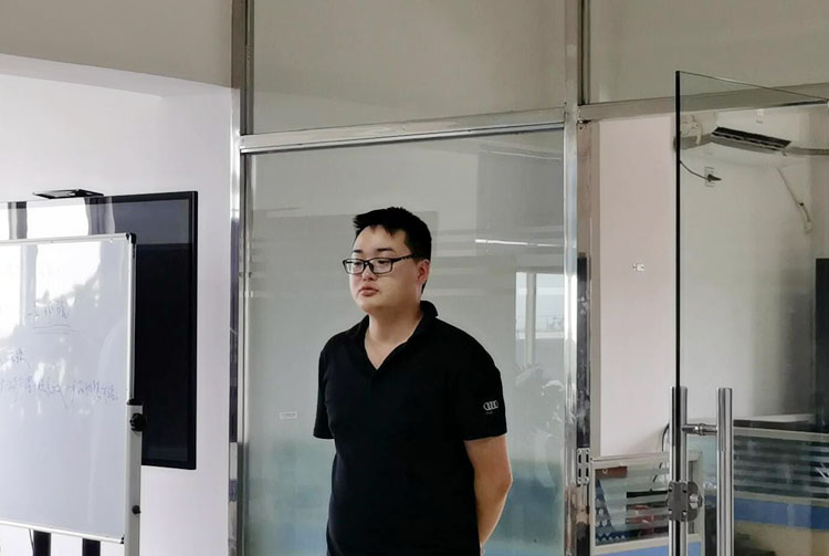 麻豆传媒网址科技8月總結會如期而至