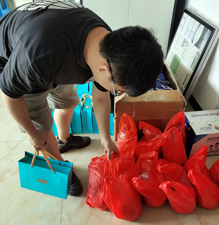 國慶中秋“撞滿懷”，祝大家中秋快樂！