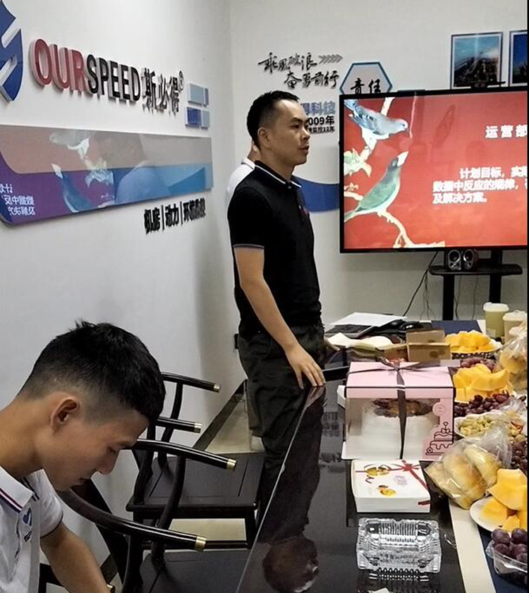 麻豆传媒网址科技召開9月份總結會暨生日會